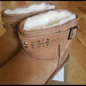 Size 7 BNIB Jadine Uggs